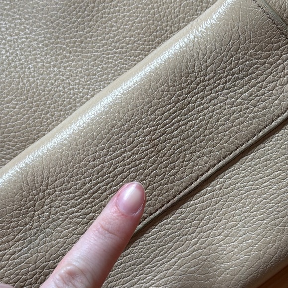 The Row ‘Wander’ knotted shoulder bag in Sand - Picture 16 of 17